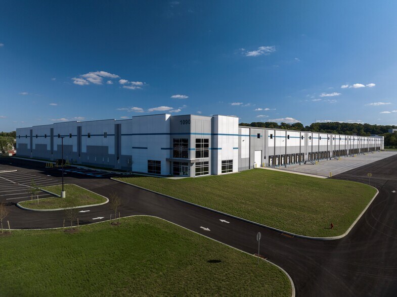 More Photos Of 1090 E Boundary Ave, York Distribution For Lease