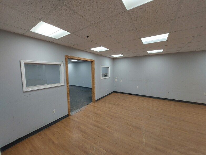 More Photos Of 4 53rd St, Brooklyn Warehouse For Lease