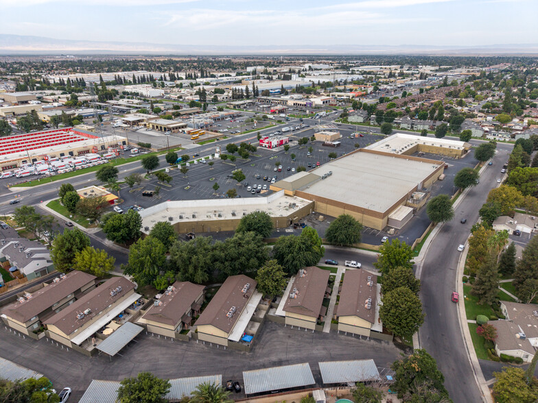More Photos Of 6300 White Ln, Bakersfield General Retail For Sale