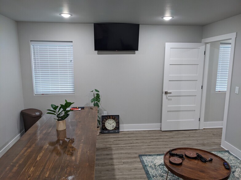 More Photos Of 105 Schumanns Beach Rd, New Braunfels Office For Lease