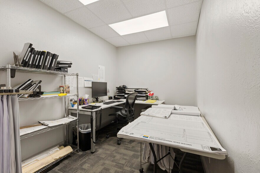 More Photos Of 2003 W Wall St, Midland Office For Lease