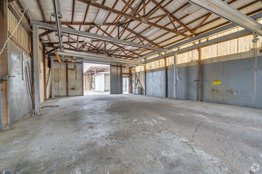 More Photos Of 1305 W Jackson Ave, Pasadena Manufacturing For Lease