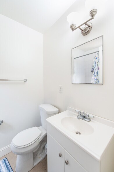 More Photos Of 200-204 S Veitch St, Arlington Apartments For Sale