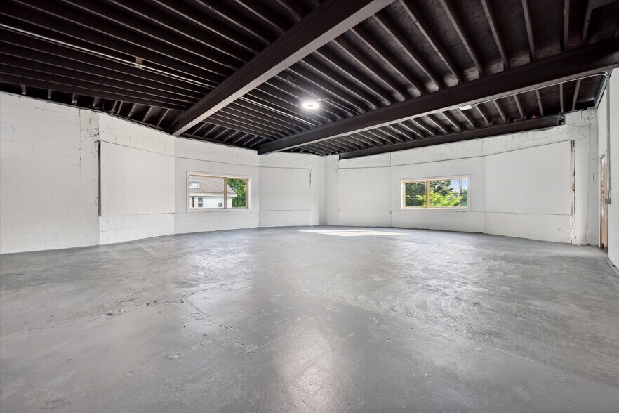 More Photos Of 969 Dixie Hwy, Rossford General Retail For Sale