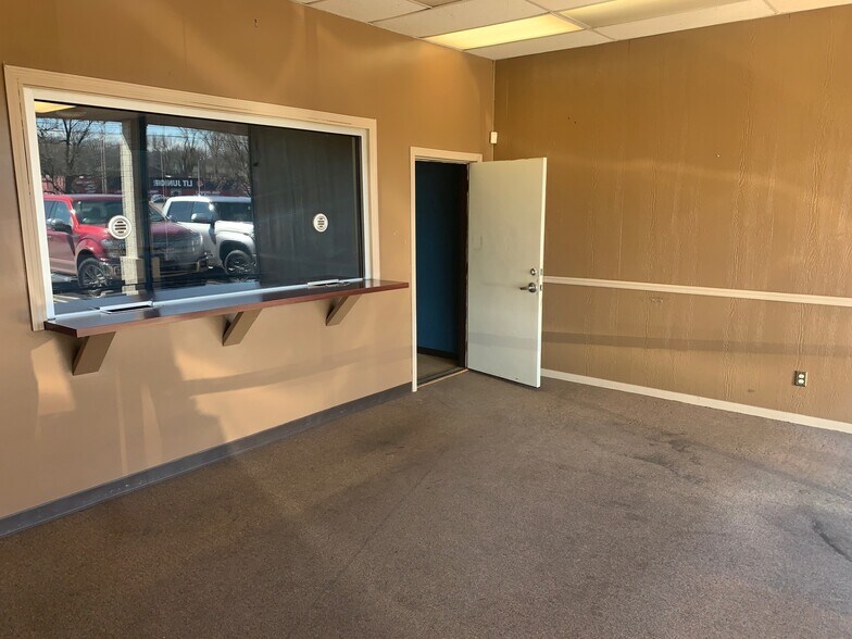 More Photos Of 3265-3277 Austin Peay Hwy, Memphis Unknown For Lease