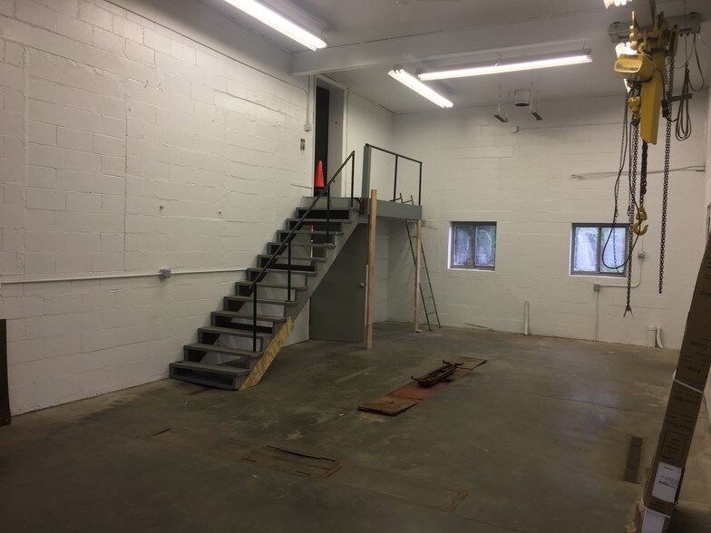 More Photos Of 735 N Colony Rd, Meriden Warehouse For Lease