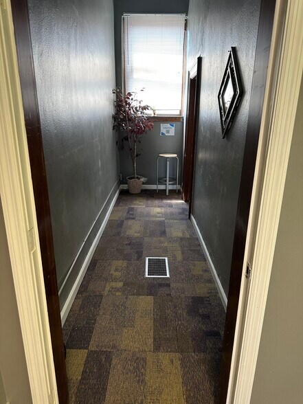 More Photos Of 332 15th St, Ashland General Retail For Sale