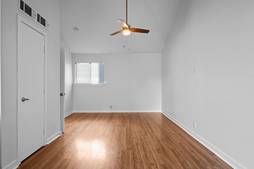 More Photos Of 2523 Durwood St, Austin Apartments For Sale