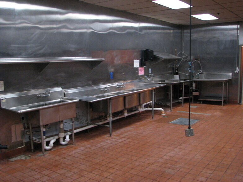 More Photos Of 310 N Wisconsin St, De Pere Unknown For Lease