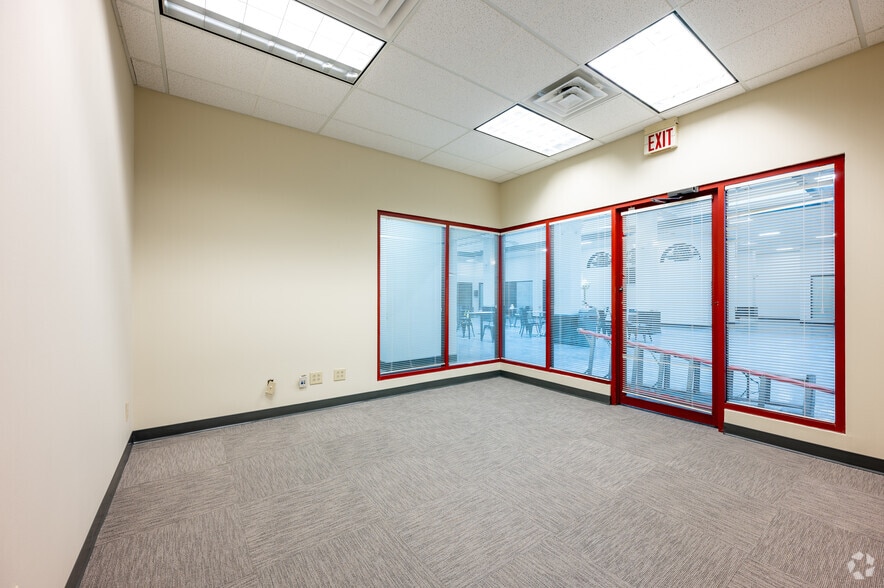 More Photos Of 1106 Meridian St, Anderson Office For Lease