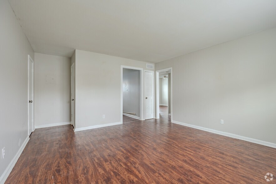 More Photos Of 969 Forest Ave, Forest Park Apartments For Sale