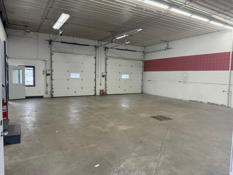 More Photos Of 3407 E Hamilton Ave, Eau Claire Auto Repair For Lease
