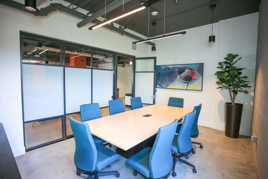 More Photos Of 6262 Glade Ave, Woodland Hills Coworking Space