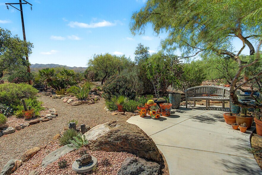More Photos Of 1011 Wildhorse ln, Clarkdale Specialty For Sale