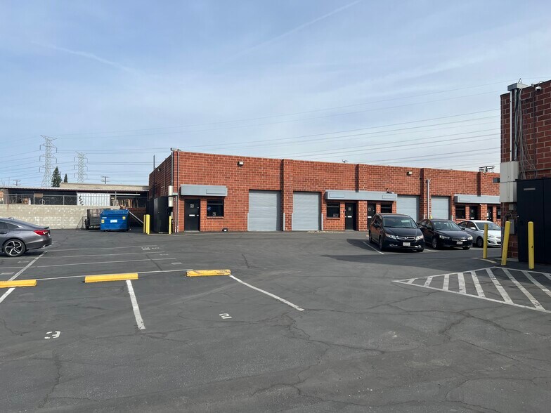 More Photos Of 7411 Laurel Canyon Blvd, North Hollywood Warehouse For Lease