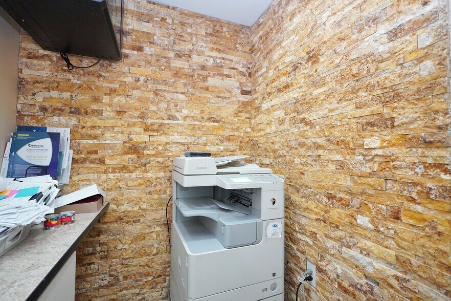 More Photos Of 1086 Forest Ave, Staten Island Medical For Lease