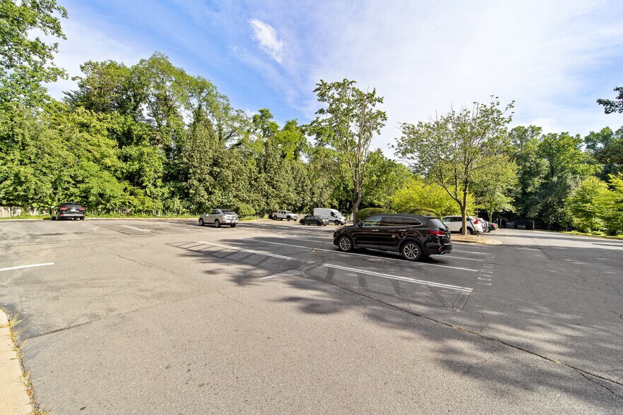 More Photos Of 7535 Little River Tpke, Annandale Office Residential For Sale