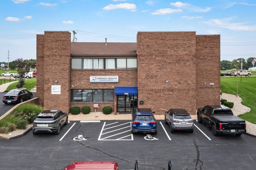 More Photos Of 1985 Bluestone Dr, Saint Charles Medical For Sale