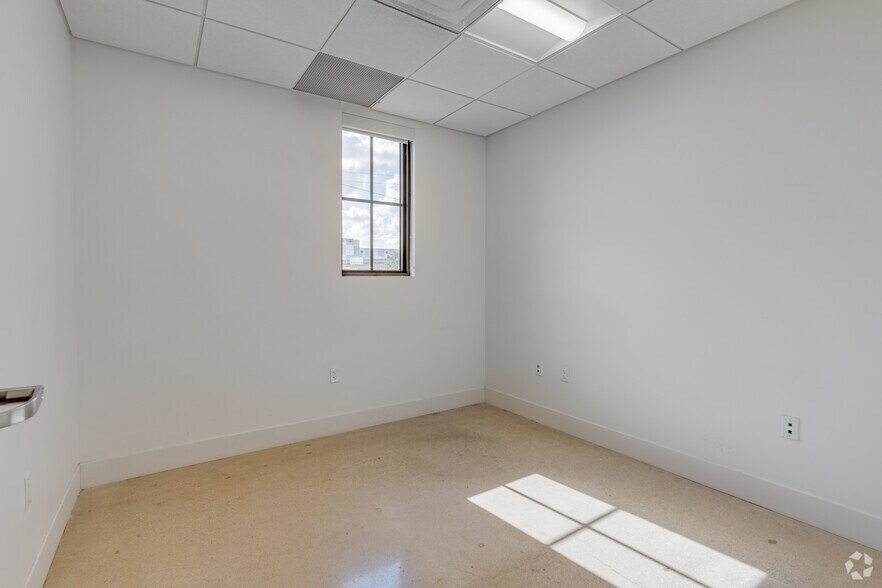 More Photos Of 6900 SW 80th St, Miami Medical For Sale