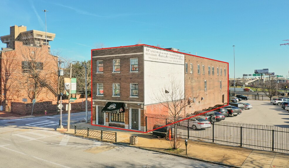 Primary Photo Of 700 S Broadway, Saint Louis General Retail For Sale