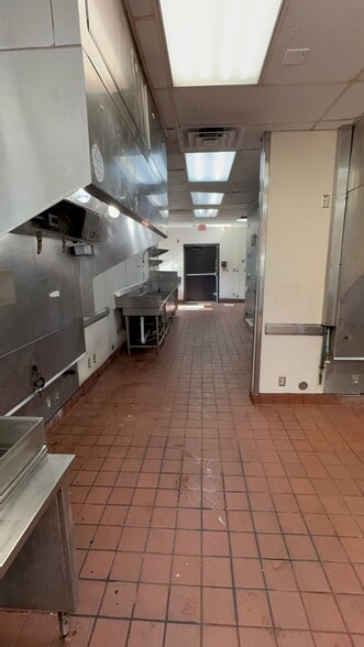 More Photos Of 3702 SW Military Dr, San Antonio Fast Food For Lease