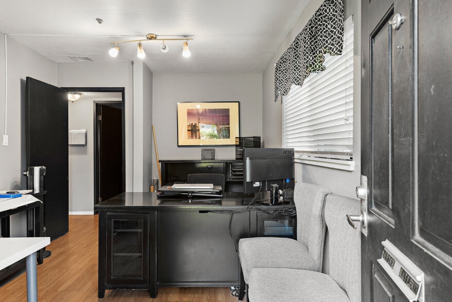 More Photos Of 8025 Beverly Dr, Rohnert Park Apartments For Sale