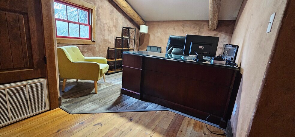 More Photos Of 11734 Schriber Rd, Buda Office For Lease