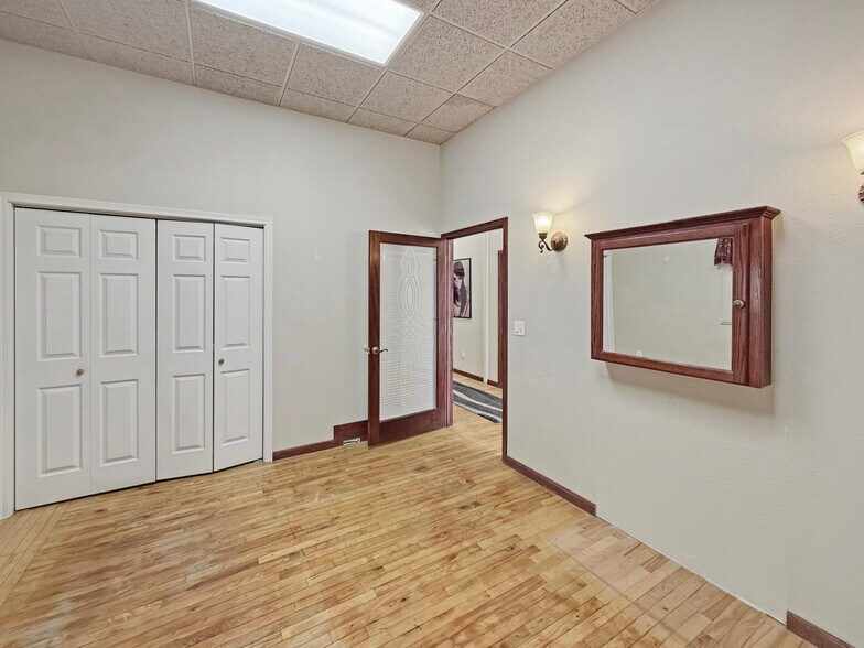 More Photos Of 112 N 2nd Ave W, Newton General Retail For Sale