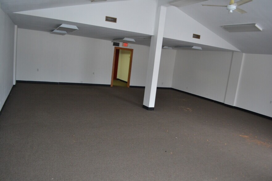 More Photos Of 257 Division St, Stevens Point General Retail For Sale