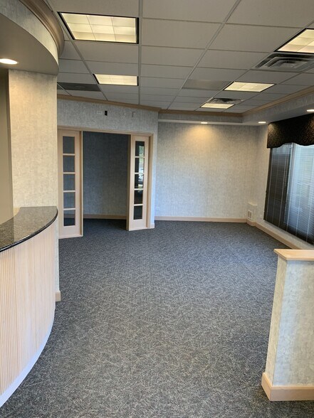 More Photos Of 33 W Higgins Rd, South Barrington Unknown For Lease