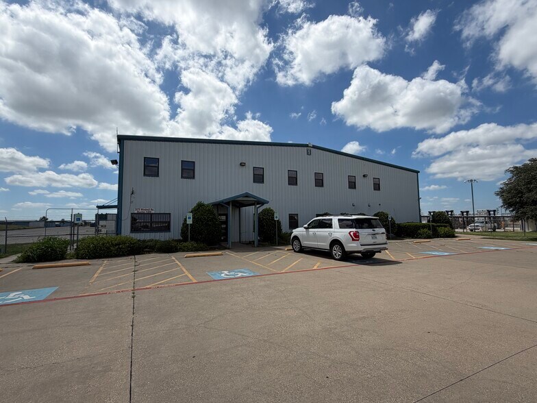 More Photos Of 3701 Windmill Rd, Cleburne Manufacturing For Lease