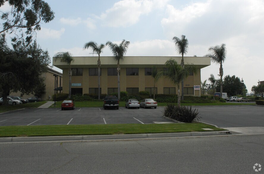 More Photos Of 225 E Airport Dr, San Bernardino Medical For Lease