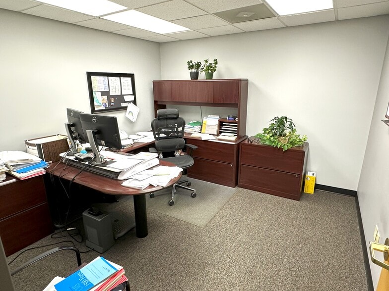 More Photos Of 2202 Harlem Rd, Loves Park Office For Sale