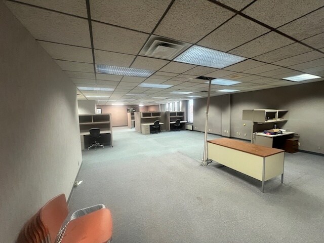 More Photos Of 660 N University Blvd, Middletown Office For Sale