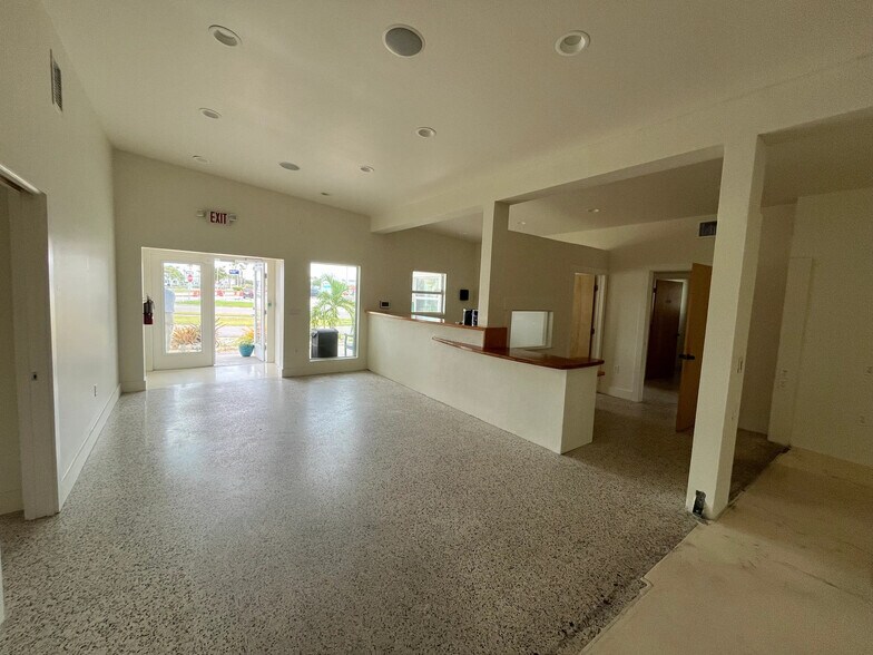 More Photos Of 5861 Cortez Rd, Bradenton Office For Lease