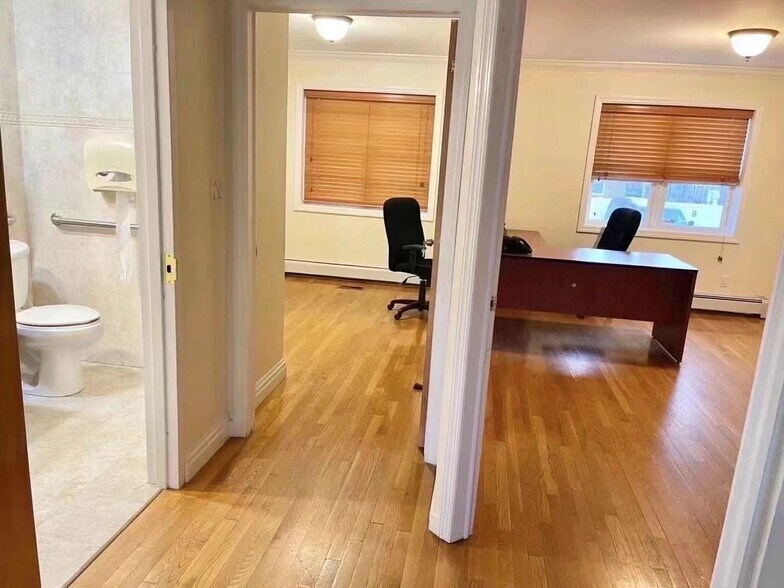 More Photos Of 19906 47th Ave, Flushing Apartments For Lease