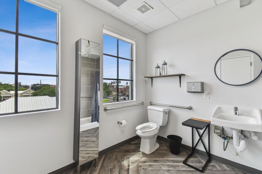 More Photos Of 1919 E 6th Ave, Tampa Office For Sale