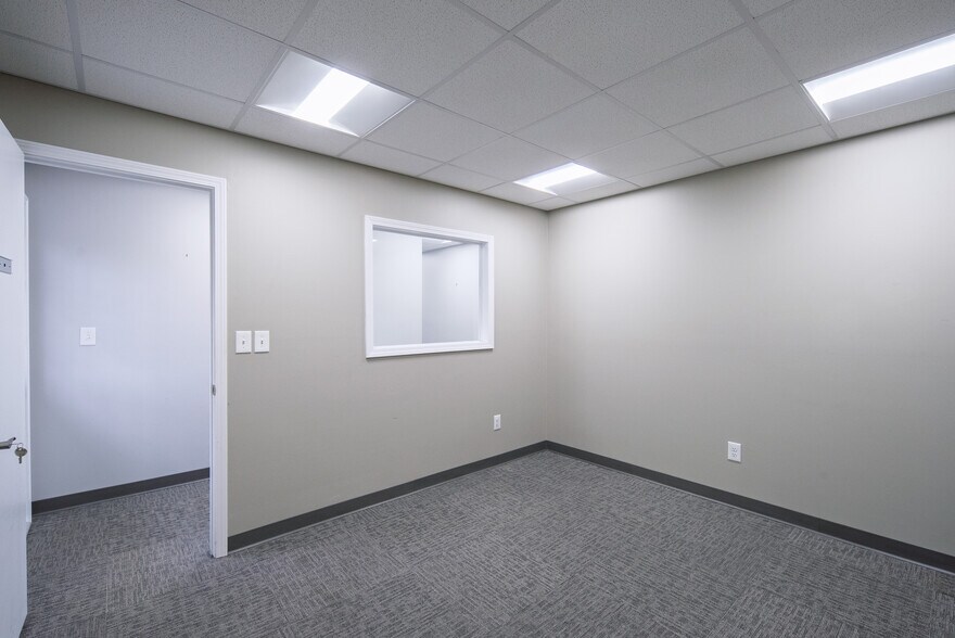 More Photos Of 404 Troy Schenectady Rd, Latham Office Residential For Lease