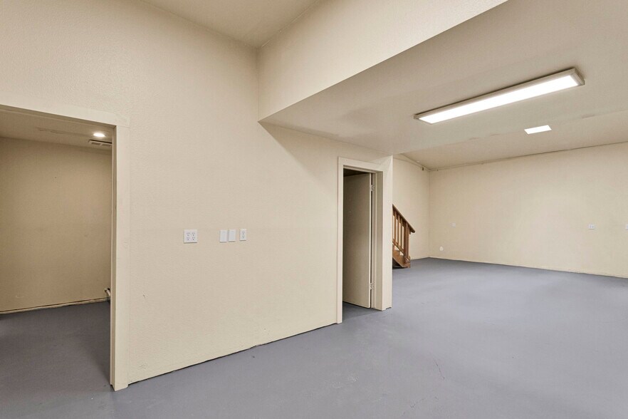 More Photos Of 614 W Fairway Blvd, Big Bear City Warehouse For Sale