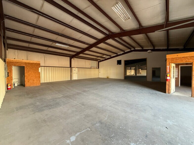 More Photos Of 900 Utility Rd, Sanger Unknown For Lease