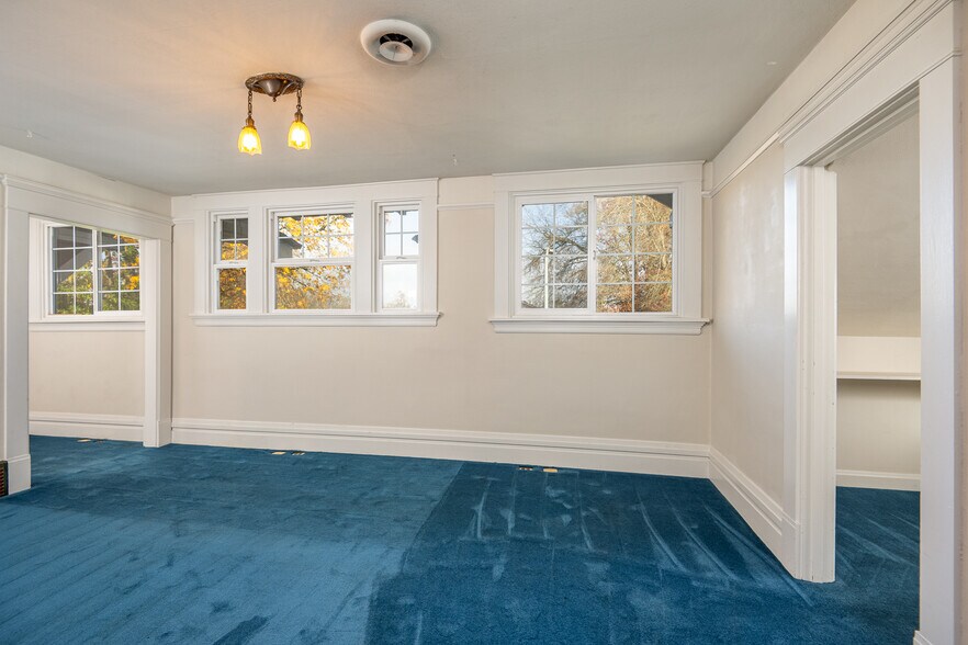 More Photos Of 990 W 7th Ave, Eugene Office For Sale