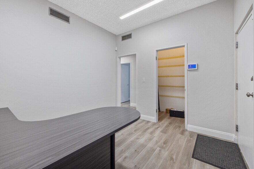More Photos Of 1620 W Mineral King Ave, Visalia Office For Sale