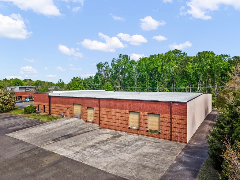 More Photos Of 2595 Viceroy Dr, Winston-Salem Warehouse For Lease