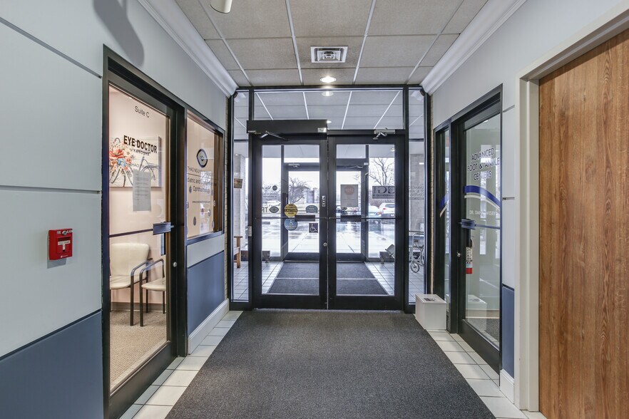 More Photos Of 7201 Green Bay Rd, Kenosha Medical For Lease