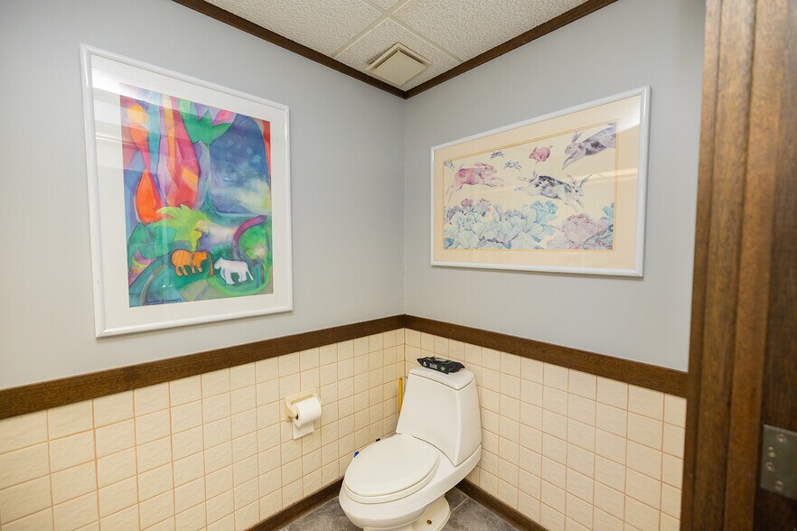 More Photos Of 1020 N Main St, Wichita Medical For Sale