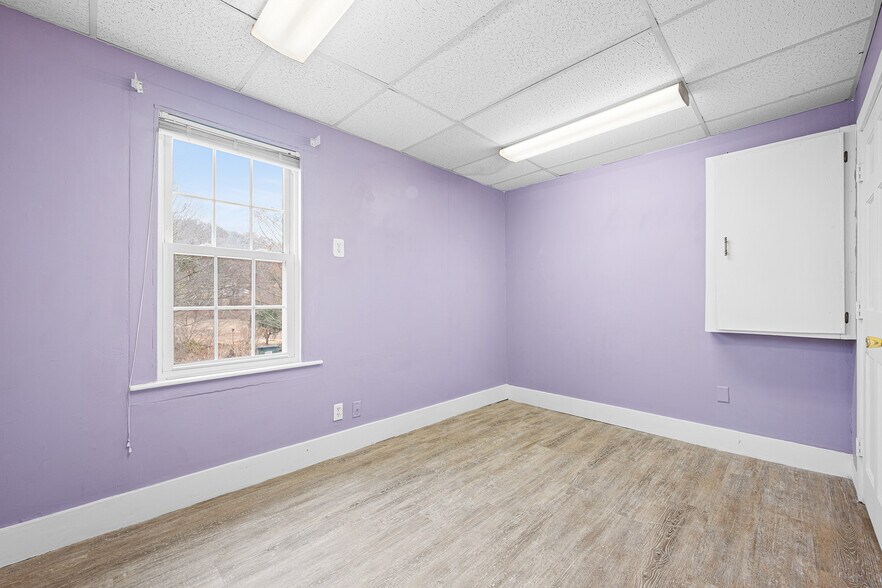 More Photos Of 2 Norwich Rd, East Haddam General Retail For Sale