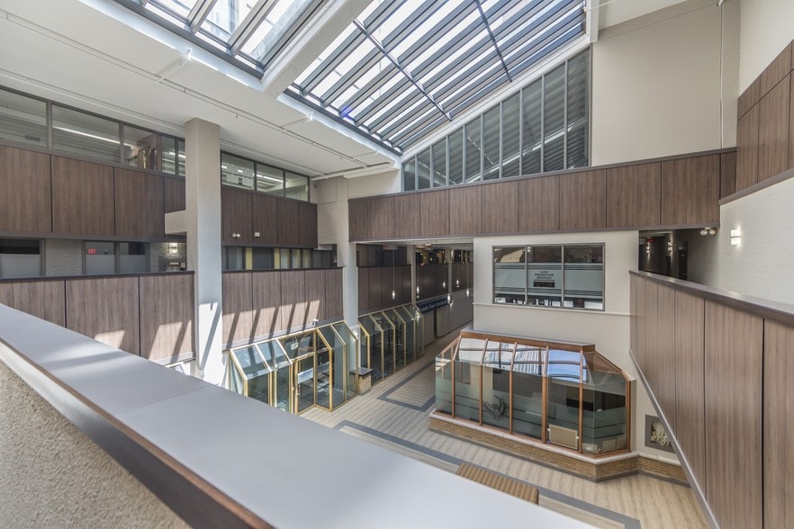 More Photos Of 379 Dundas St, London Office For Lease