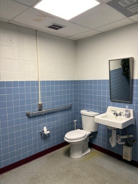 More Photos Of 215 Warren St, Bridgeport Office For Lease