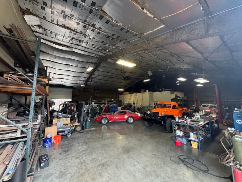More Photos Of 4920 Pinemont Dr, Houston Manufacturing For Sale