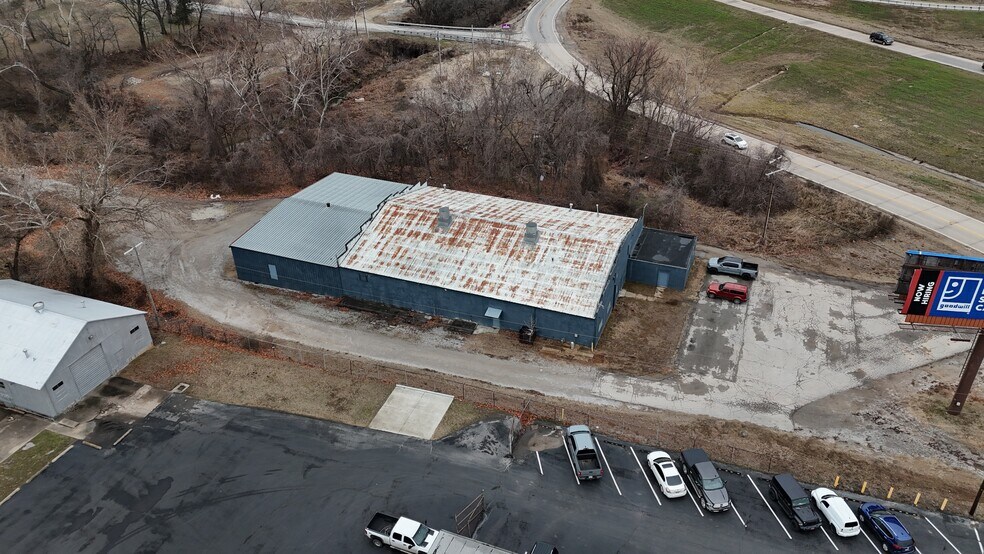 More Photos Of 920 W Skelly Dr, Tulsa Manufacturing For Lease